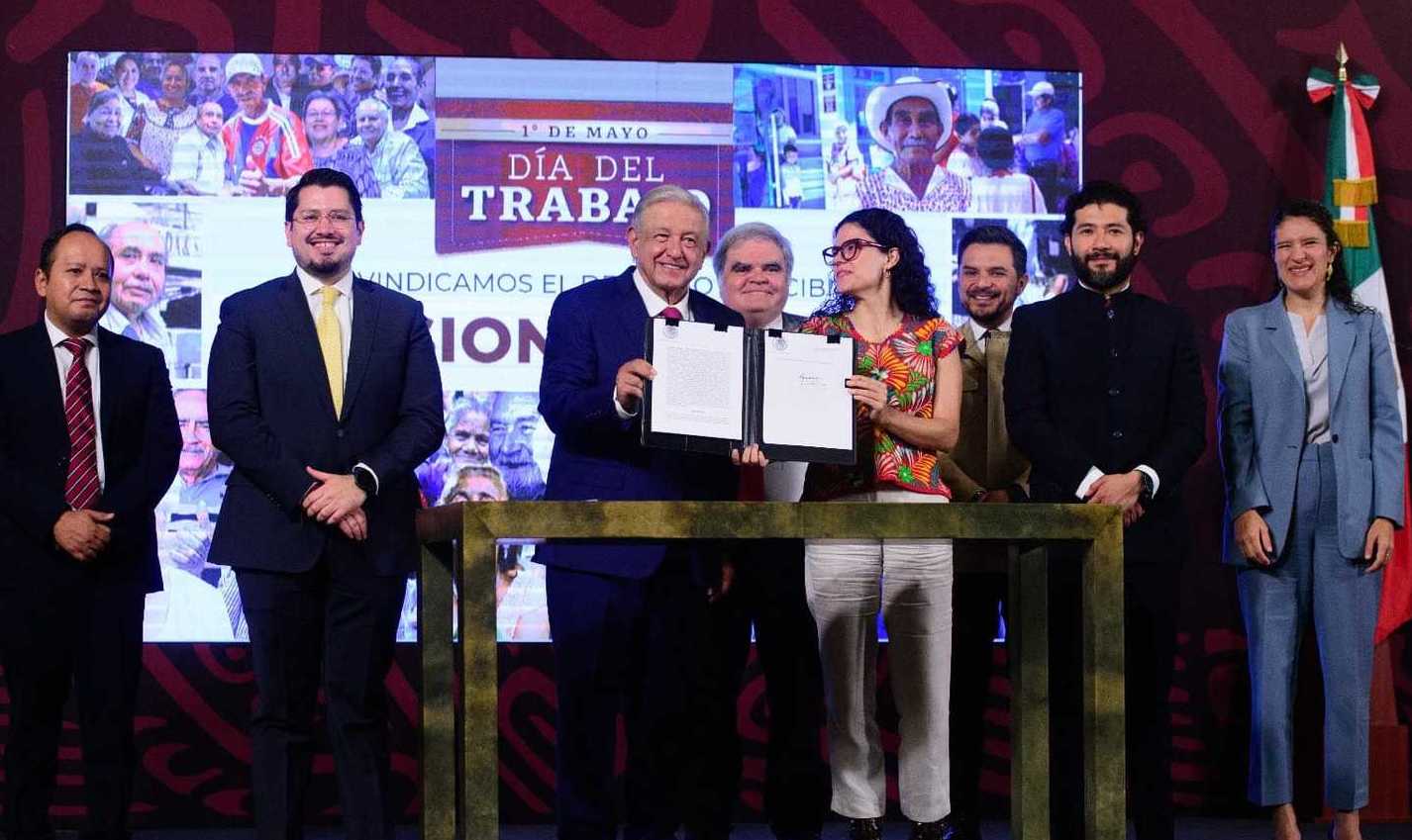El Presidente Andrés Manuel López Obrador firmó el decreto para hacer realidad el Fondo de Pensiones para el Bienestar    